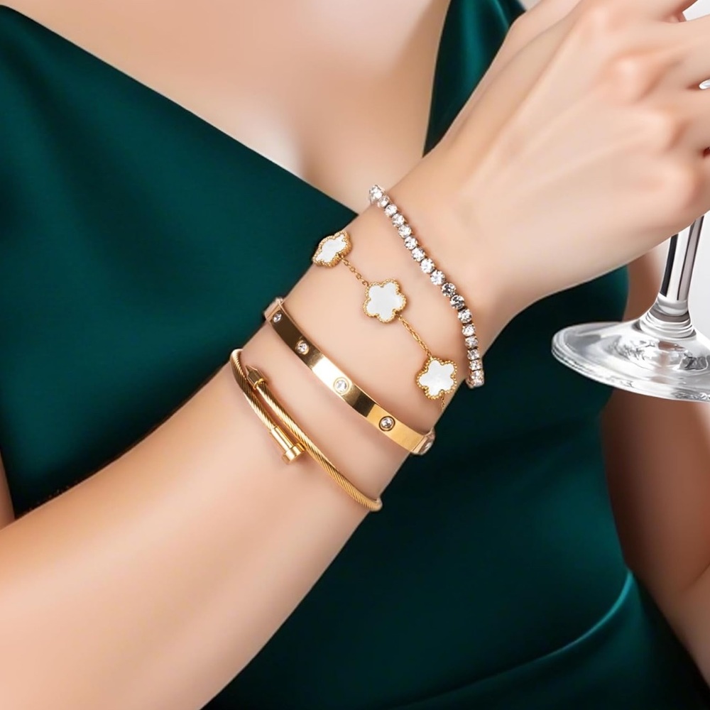 Chic Gold and White Floral Bracelet Set - Picture 2 of 7
